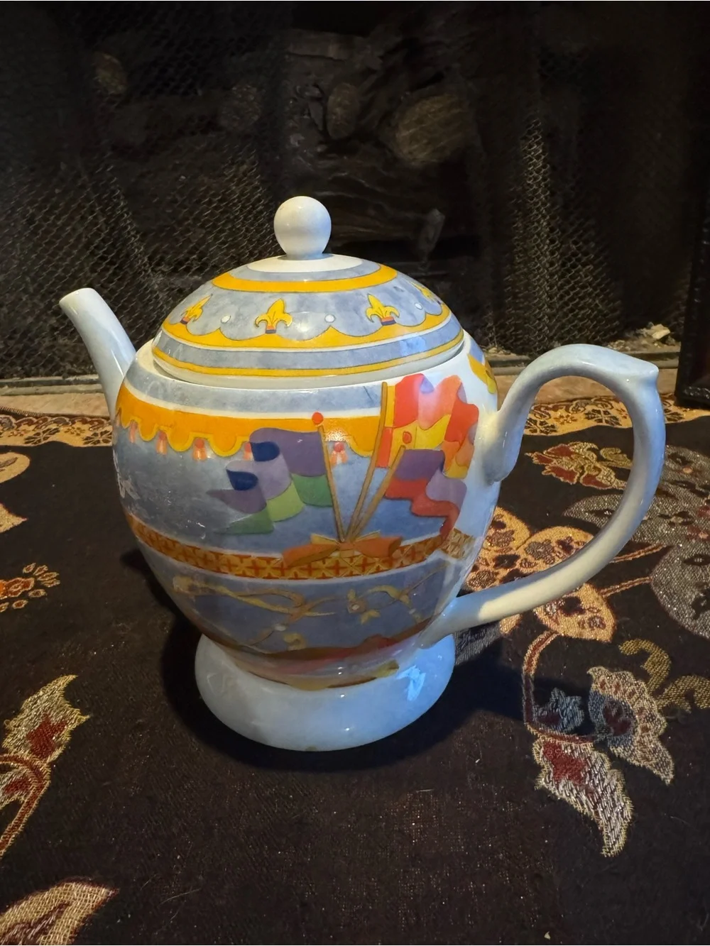 Williams-Sonoma Montgolfiere hot air balloon  porcelain teapot with lid.